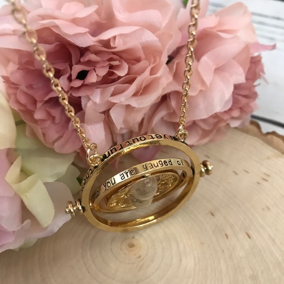 Harry Potter Gold Time Turner Sand Hourglass Pendant Necklace - Picture 4 of 10